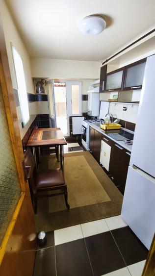 Apartament cu 3 camere semidecomandat în Central