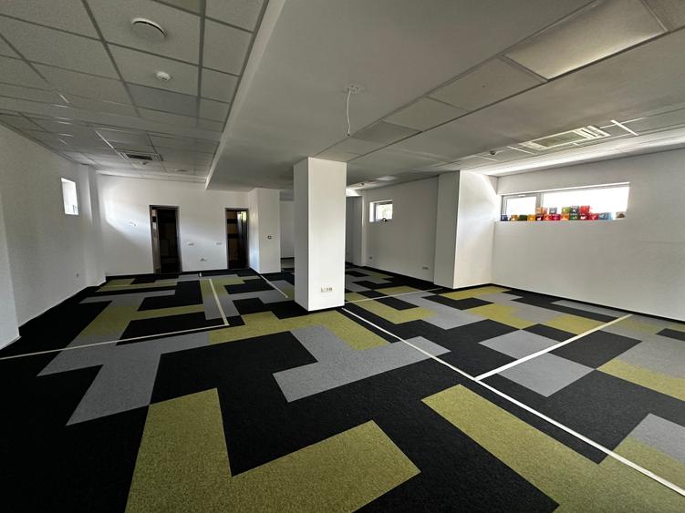 Spațiu comercial, de 220 mp, în Podu Roș