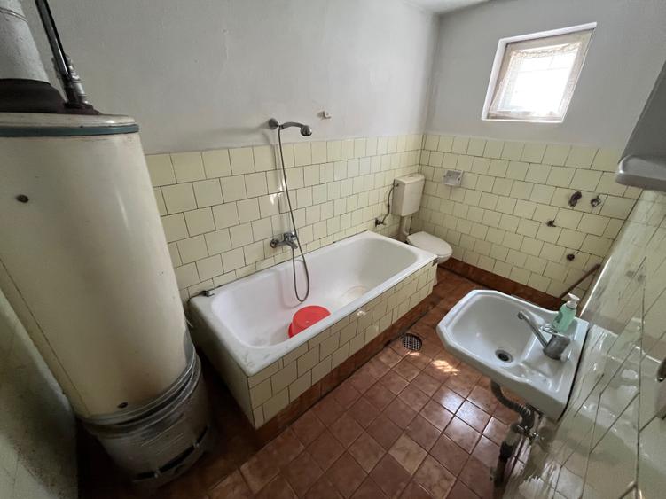 Casă cu 3 camere în Central