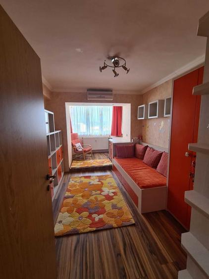 Apartament cu 3 camere decomandat în Lotus