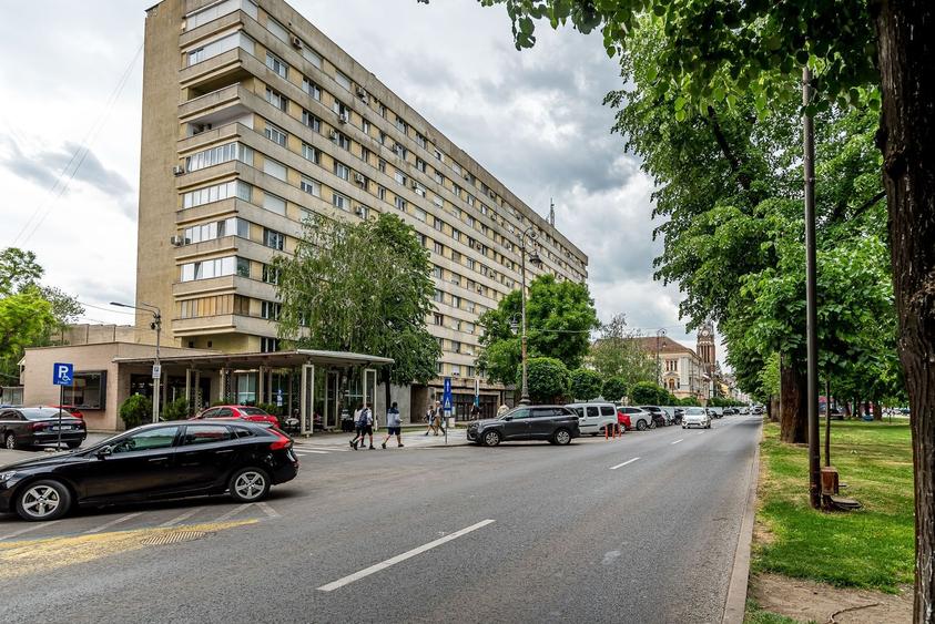 Apartament cu 2 camere semidecomandat, mobilat în Ultracentral