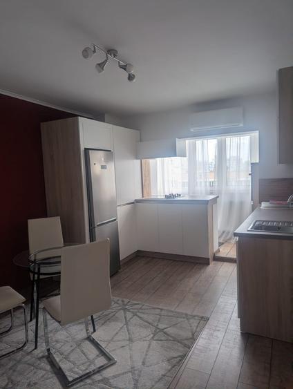 Apartament cu 3 camere semidecomandat în Sebastian