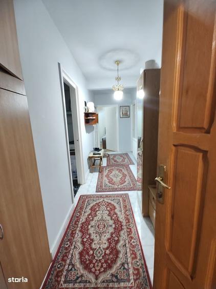 Apartament cu 3 camere decomandat în Progresul
