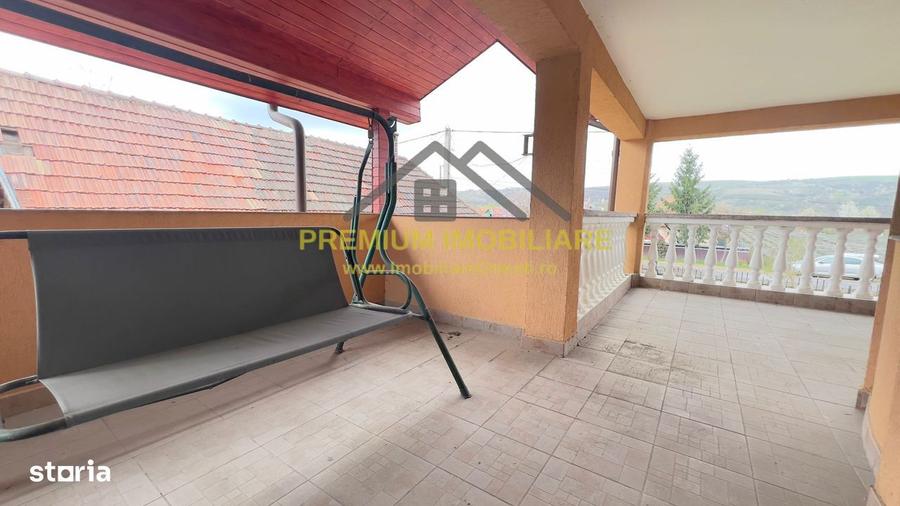 Casă cu 6 camere cu Teren 2500 Mp în Bogdănești