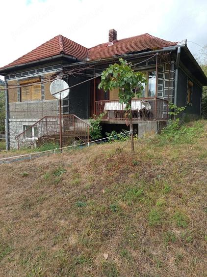 Casă cu 3 camere cu Teren 3000 Mp în Vale
