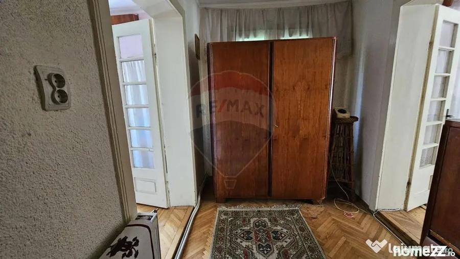 Casă cu 4 camere cu Teren 680 Mp în Central