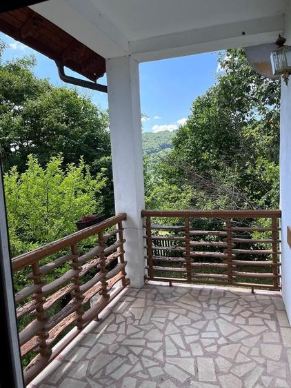Duplex cu 8 camere cu Canalizare în Drajna de Sus