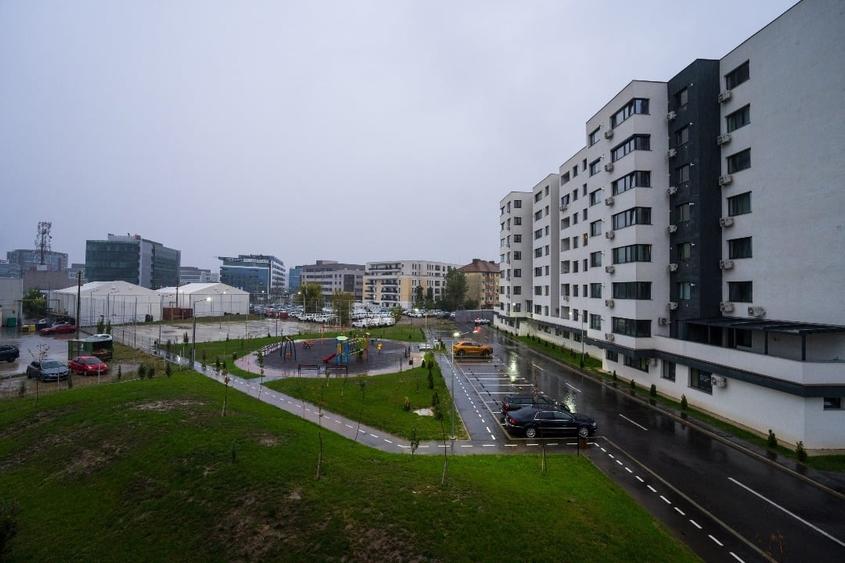 Apartament cu 2 camere semidecomandat, mobilat în Central