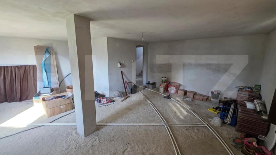 Casă individuală cu 4 camere cu Canalizare în Periferie