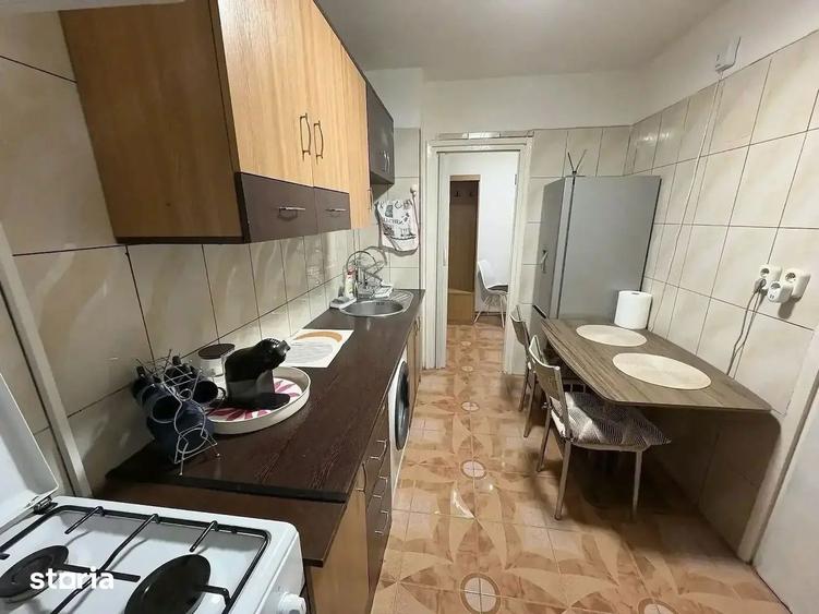 Apartament cu 3 camere semidecomandat, mobilat în Drumul Taberei