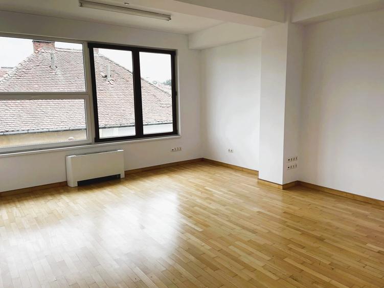 Birou, de 200 mp, în Central