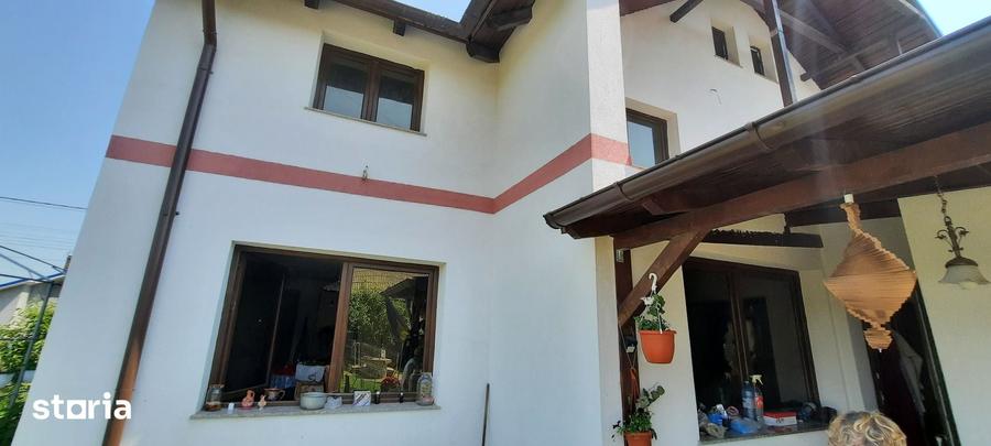 Casă cu 7 camere cu Teren 750 Mp în Mihai Eminescu