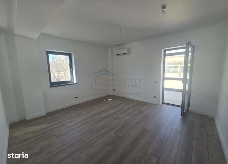 Spațiu comercial, de 638 mp, în Roșu