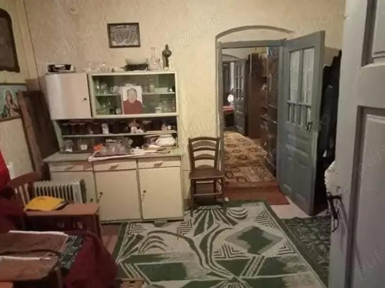 Casă cu 6 camere în Giubega