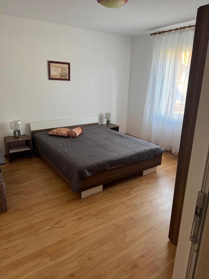 Casă cu 7 camere cu Canalizare în Central
