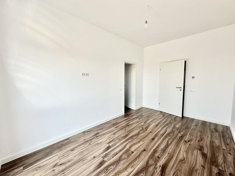 Duplex cu 5 camere cu Canalizare în Moșnița Veche