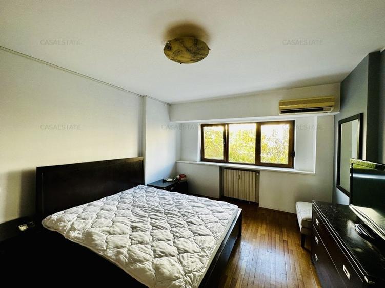 Apartament cu 4 camere decomandat în Decebal