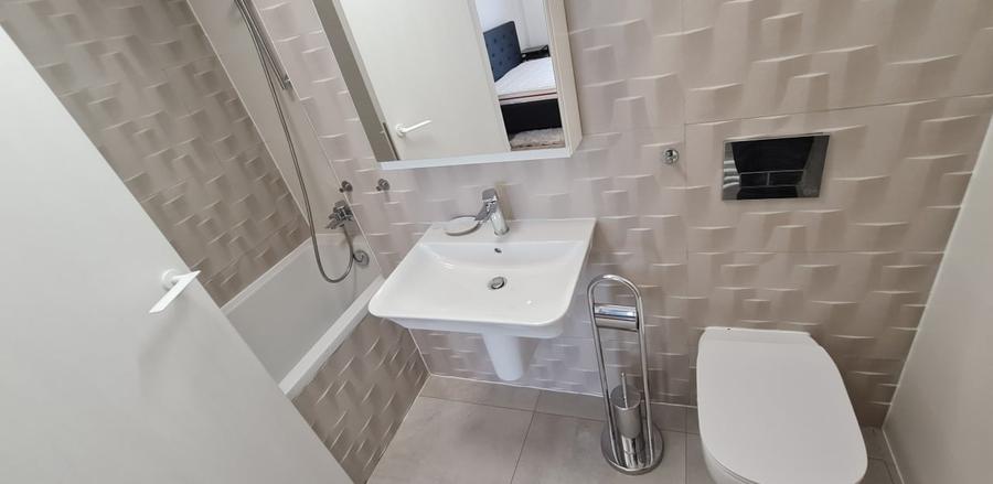 Apartament cu 3 camere decomandat, mobilat în Aviației