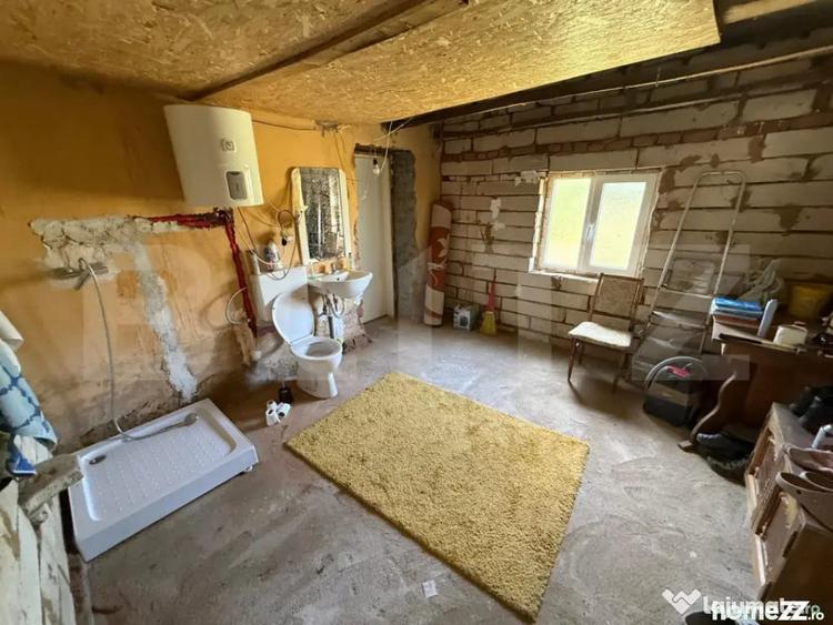 Casă cu 4 camere cu Teren 6000 Mp în Central