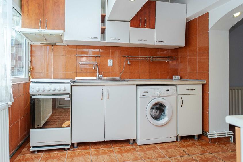 Apartament cu 3 camere decomandat, mobilat în Centru Civic