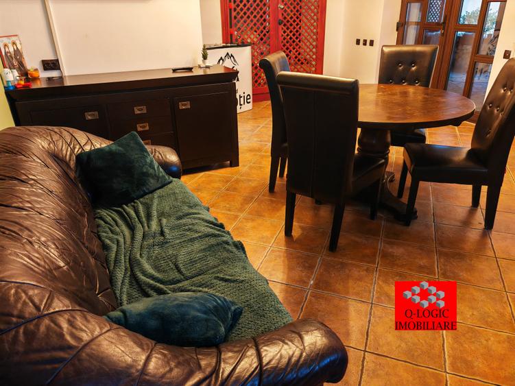 Casă individuală cu 7 camere cu Canalizare în Central