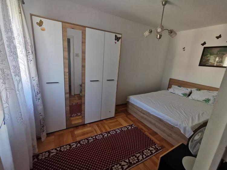 Apartament cu 3 camere decomandat în Exterior Vest