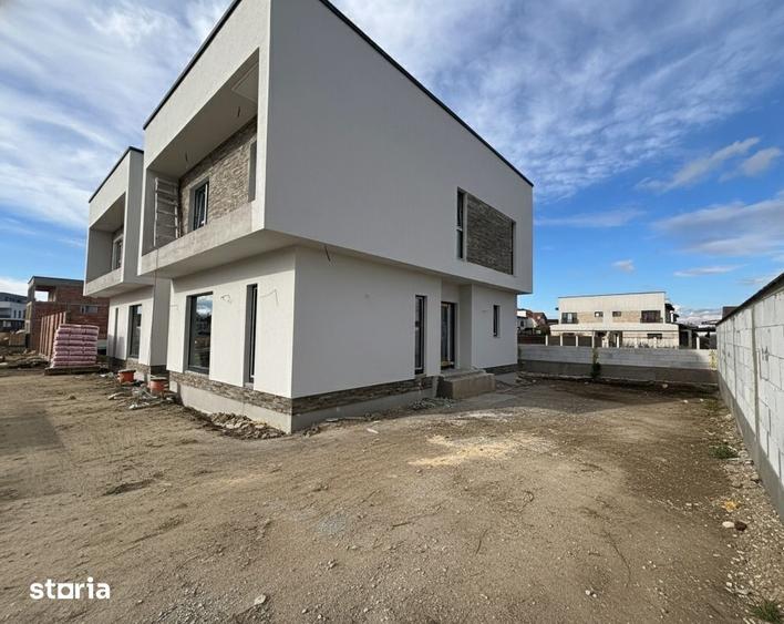 Casă cu 4 camere cu Teren 215 Mp în Șelimbăr