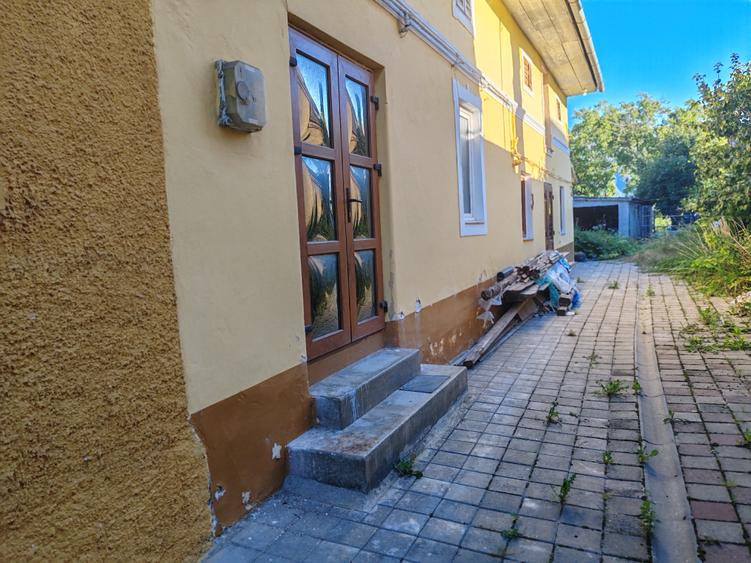 Casă cu 4 camere cu Canalizare în Central
