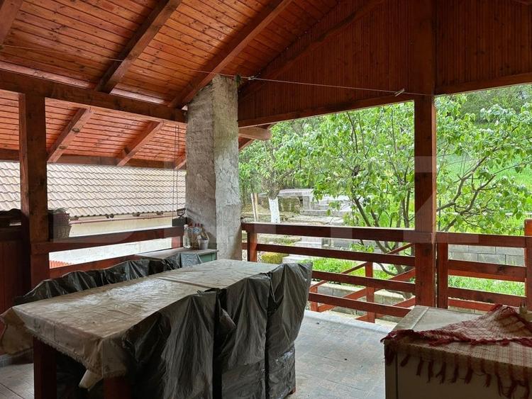 Casă individuală cu 7 camere cu Canalizare în Purcăreni