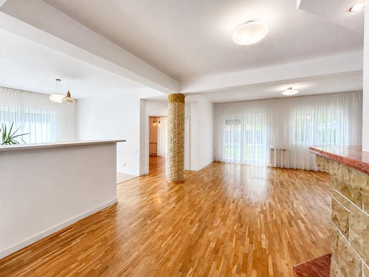 Casă individuală cu 8 camere cu Piscina în Iancu Nicolae