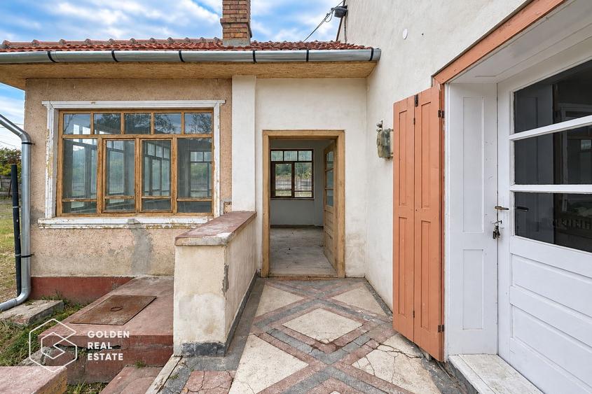 Casă individuală cu 4 camere cu Teren 1555 Mp în Central