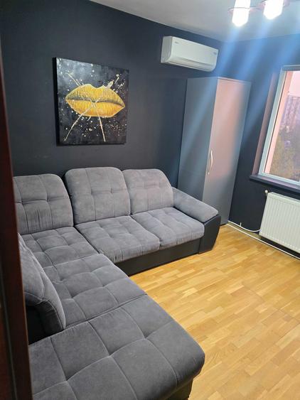 Apartament cu 4 camere semidecomandat în Iași