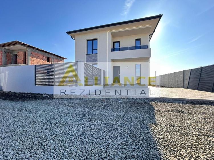 Casă individuală cu 4 camere cu Canalizare în Berceni