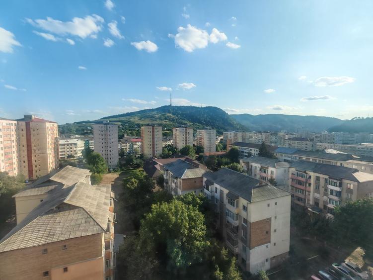 Apartament cu 3 camere semidecomandat în Dărmănești