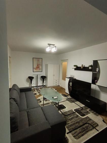 Apartament cu 2 camere semidecomandat în Apărătorii Patriei