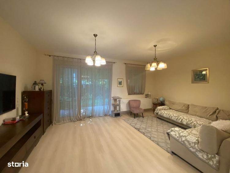 Casă cu 4 camere în Zăvoi