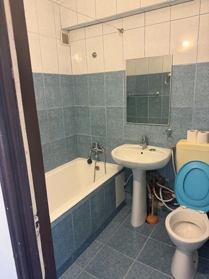 Apartament cu 3 camere semidecomandat în Iancului