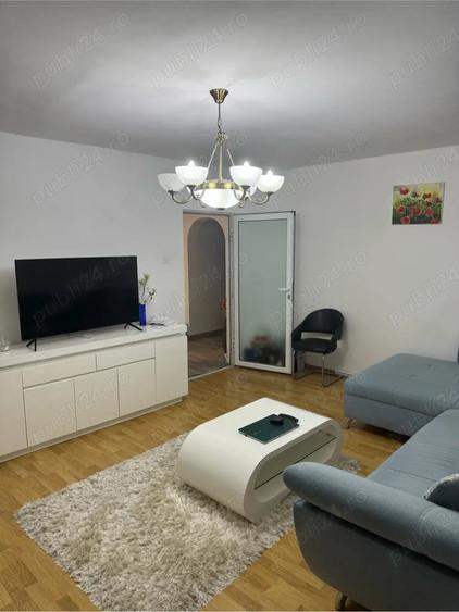 Apartament cu 3 camere decomandat în Răcădău