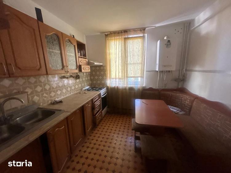 Apartament cu 3 camere decomandat în Dărmănești
