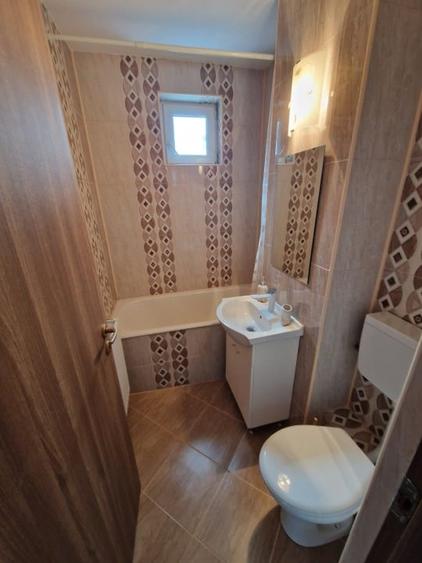 Apartament cu 2 camere semidecomandat, mobilat în Simeria