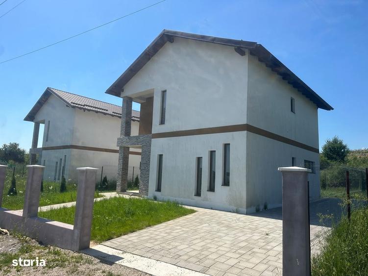 Casă cu 4 camere cu Teren 300 Mp în Câmpenești