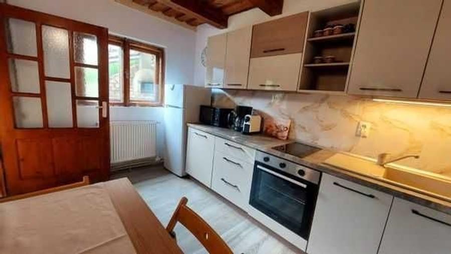 Casă cu 3 camere în Podu Dâmboviței
