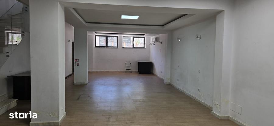 Spațiu comercial, de 400 mp, în Tei