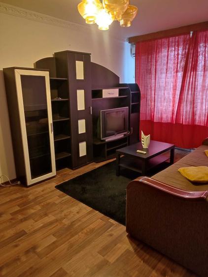 Apartament cu 3 camere semidecomandat în Drumul Taberei