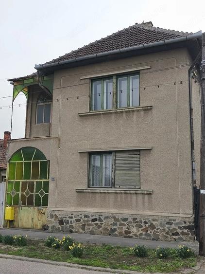 Casă cu Teren 1886 Mp în Central