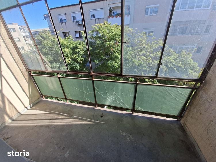Apartament cu 3 camere decomandat în Micro 16