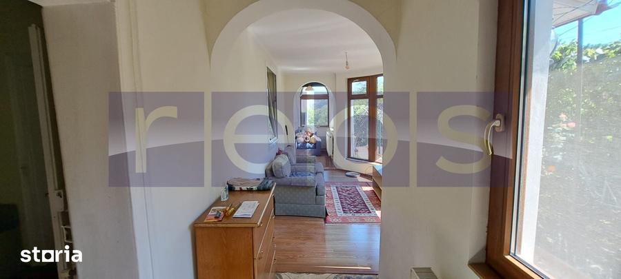 Casă cu 4 camere decomandat cu Teren 2500 Mp în Central