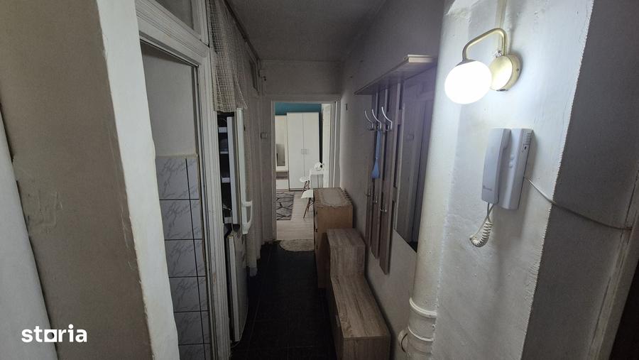 Apartament cu 3 camere semidecomandat în Șagului