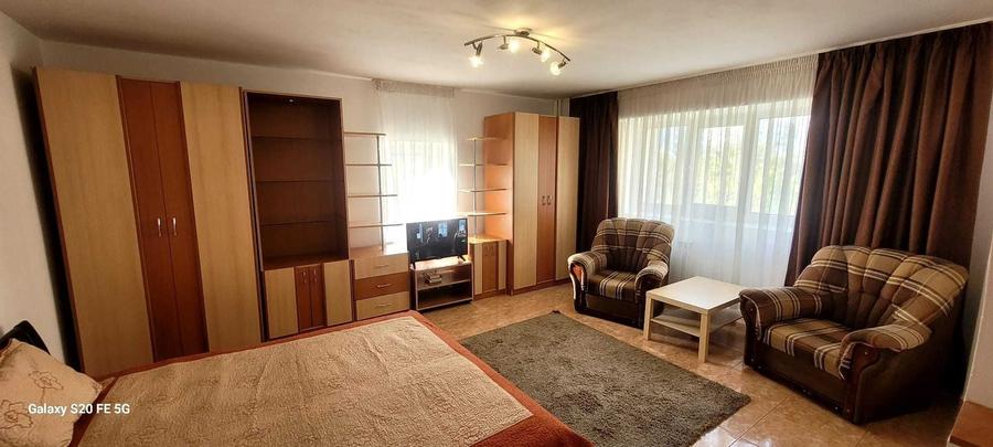Garsonieră decomandată în Splaiul Unirii