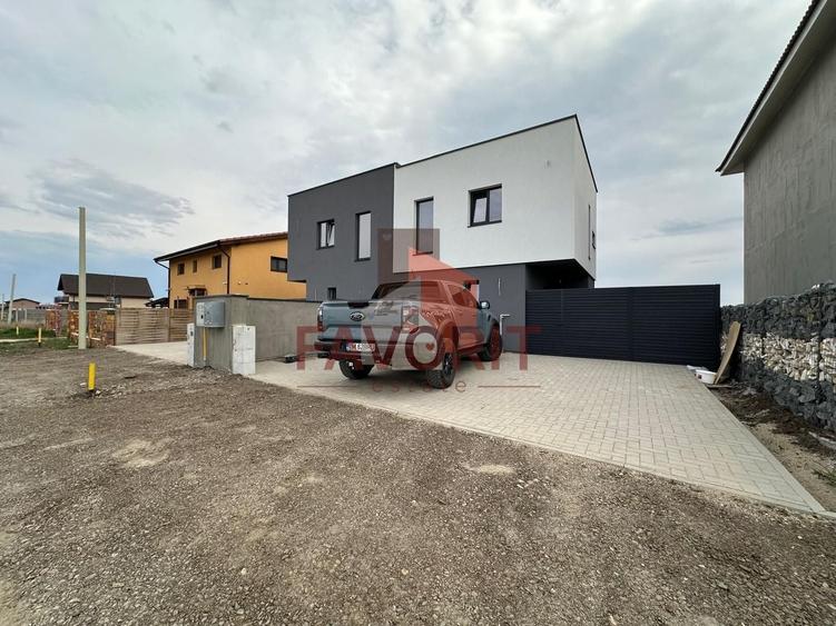 Duplex cu 4 camere cu Canalizare în Săcălaz